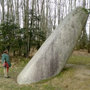 Menhir penché à Saint Samson